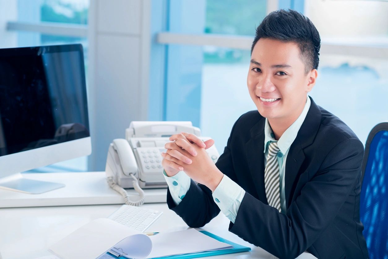 Job Island recruiter at desk
